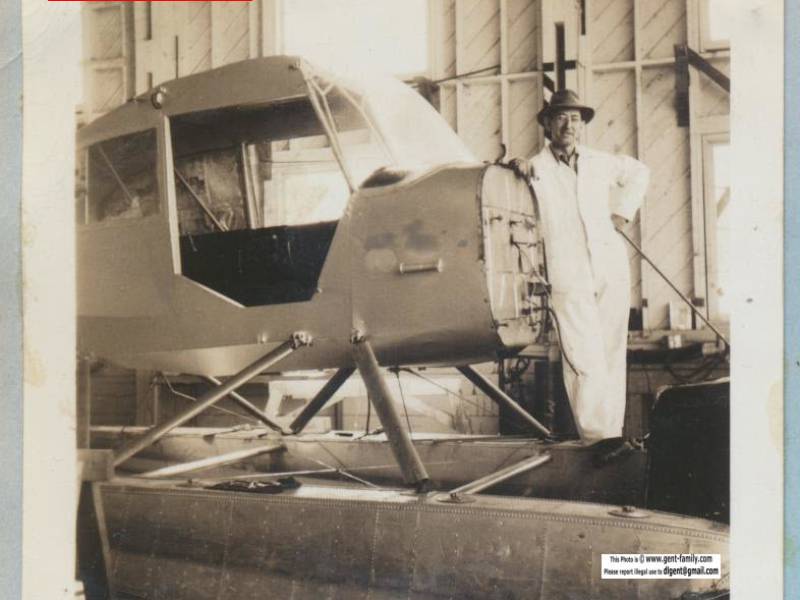 aerohangar1952012.jpg