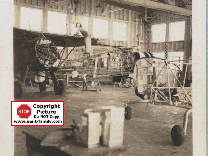 aerohangar1952013.jpg