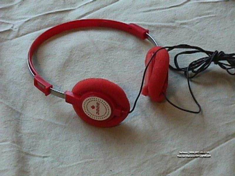 canada_3000_headphones.jpg