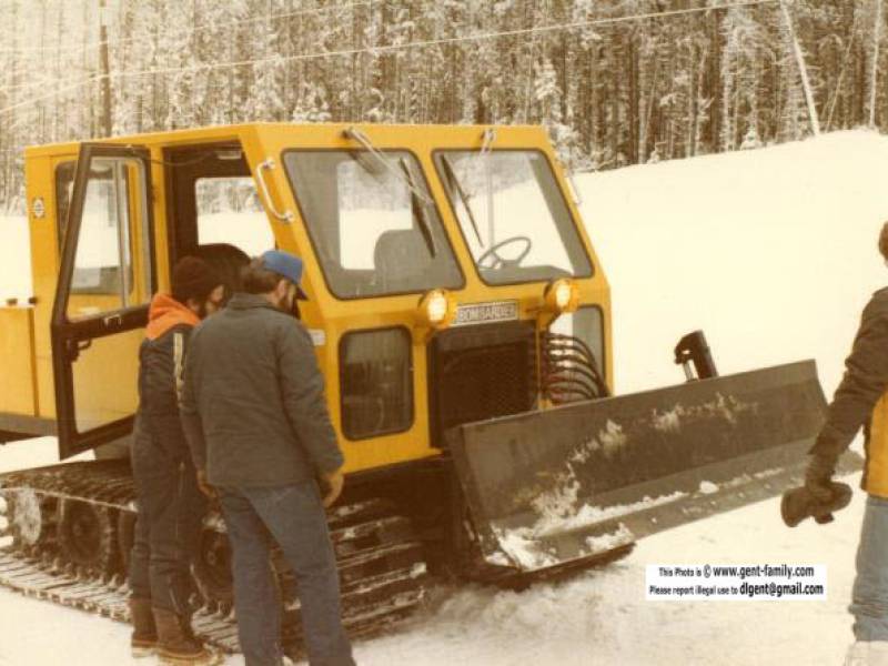 bombardier_snowcat_front_view.jpg