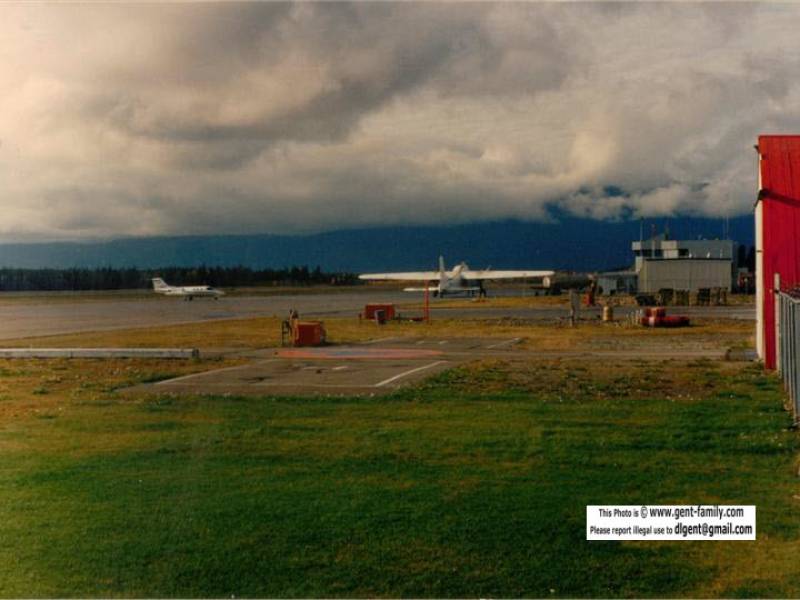 bristol_freighter_terrace_airport.jpg