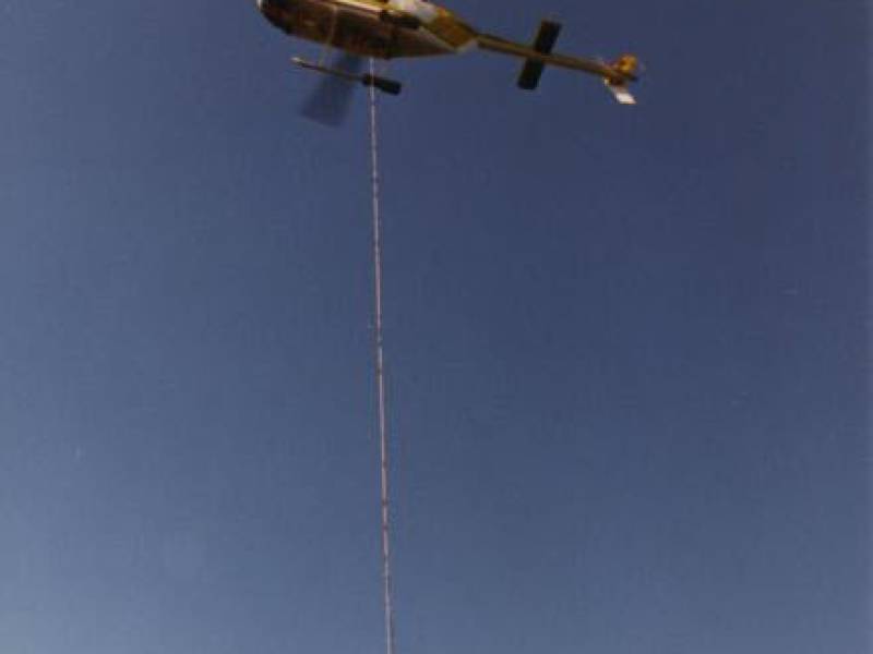 vih_206_slinging_in_equipment.jpg