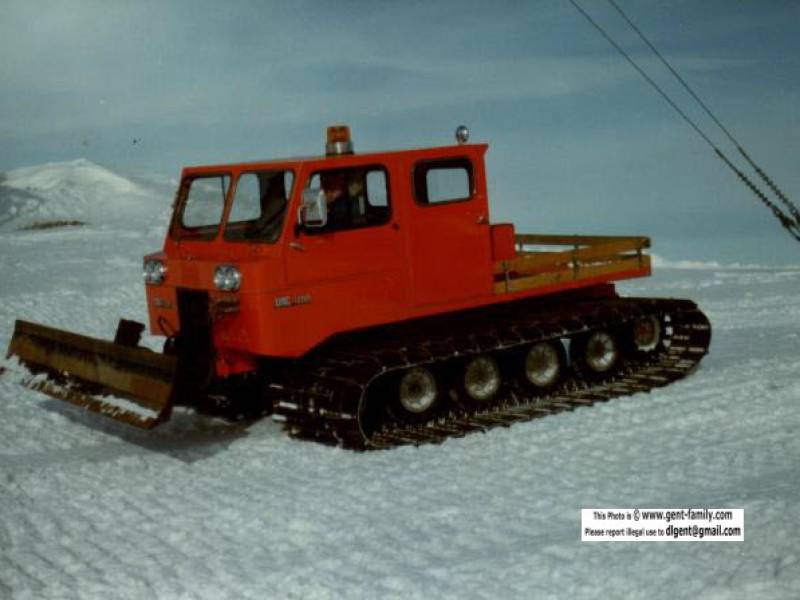 red_dmc_1200_snowcat_side_view.jpg