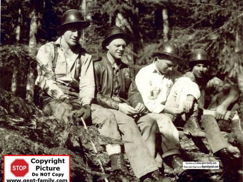 fourloggerstakingabreak001_5_.jpg
