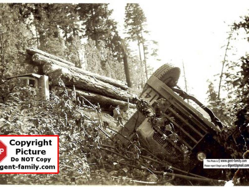 truck14upsidedowninditch004.jpg