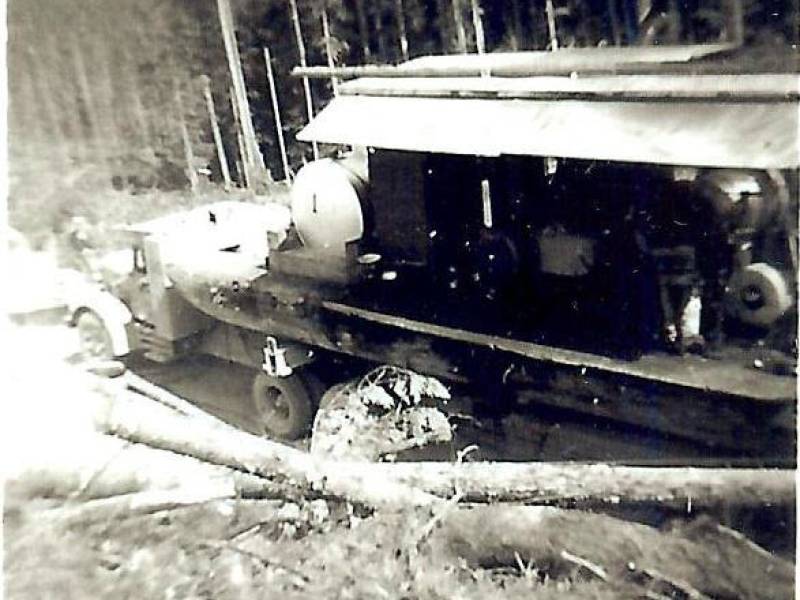 truckwithgeneratoronback009.jpg