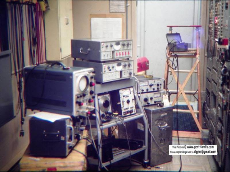 brown_bear_inside_radio_room-0043.jpg