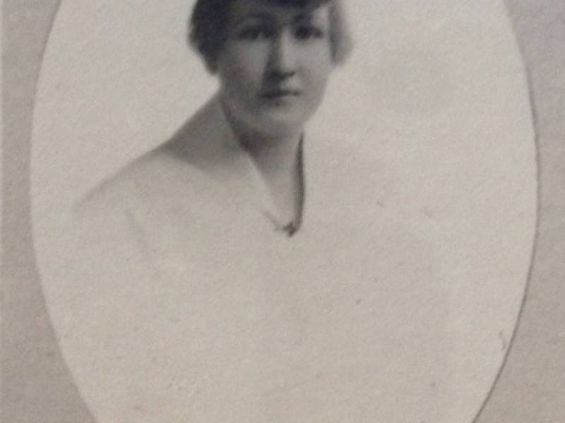 laura_crawford_nursing_grad_1918.jpg