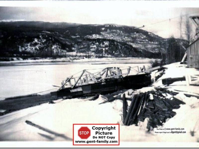 copper_city_ferry_up_on_beach.jpg