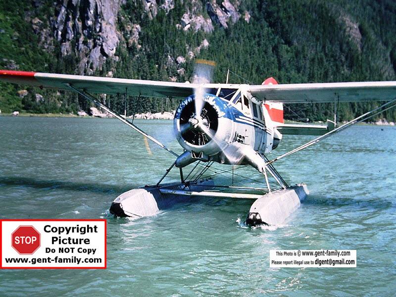 plane_landing_at_beach.jpg
