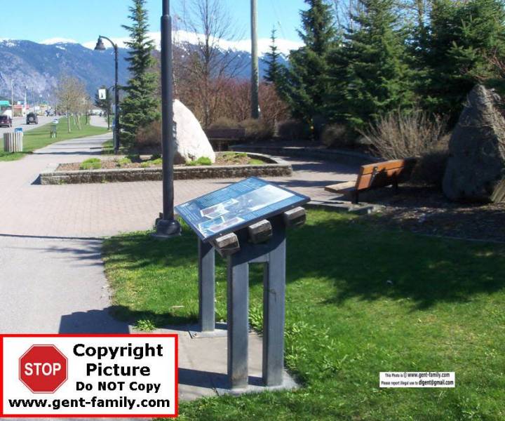 101_1916_circular_sitting_area.jpg