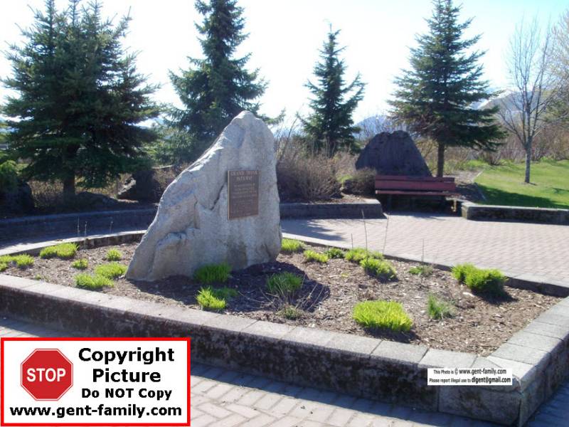 101_1927_grand_trunk_pathway_circle.jpg