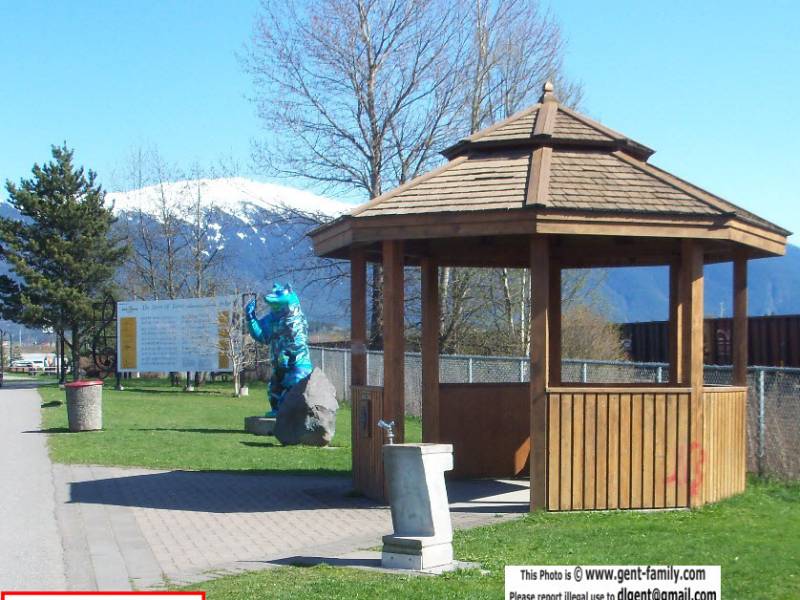101_1945_gazebo.jpg