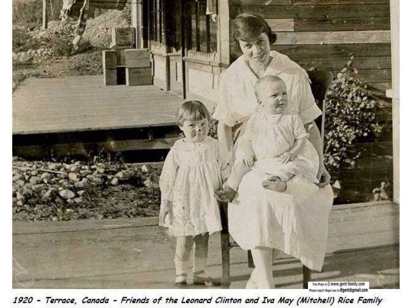 1920_-_terrace_canada-friends.jpg