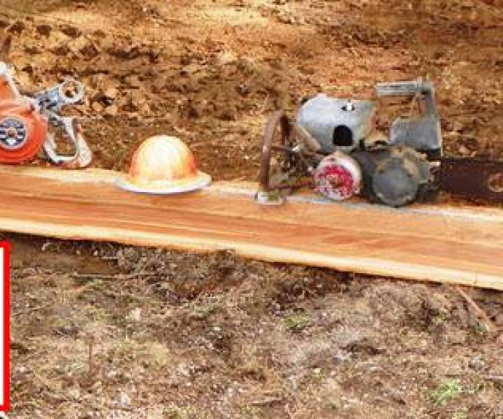 2_old_chain_saws_usk_apr_27_2014.jpg