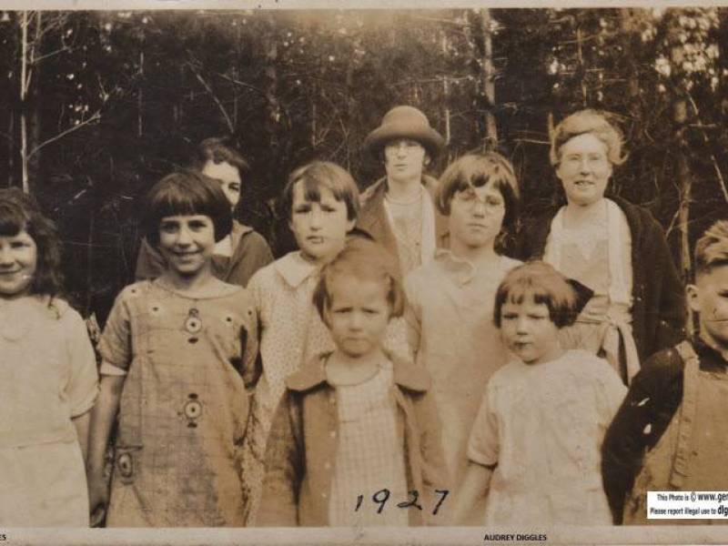 children_in_dorreen_1927_no1.jpg