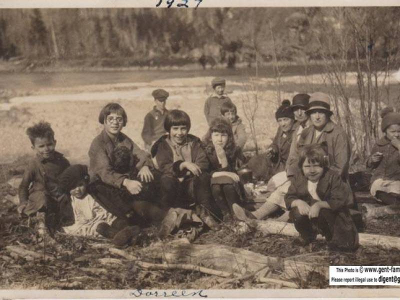 children_in_dorreen_1927_no2.jpg