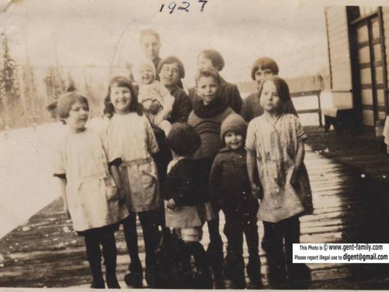 children_in_dorreen_1927_no3.jpg