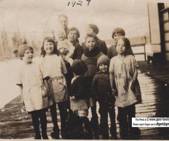 children_in_dorreen_1927_no3.jpg
