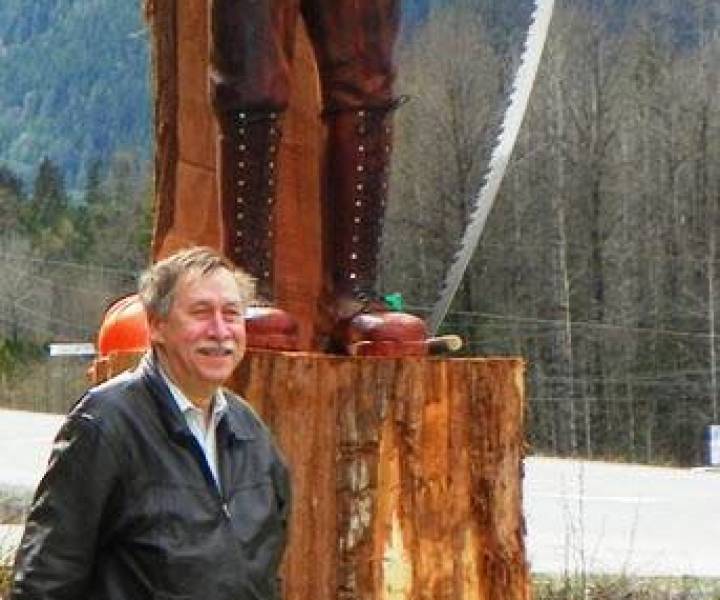 logger_carving_modelled_after_this_fellows_father_apr_27_2014.jpg
