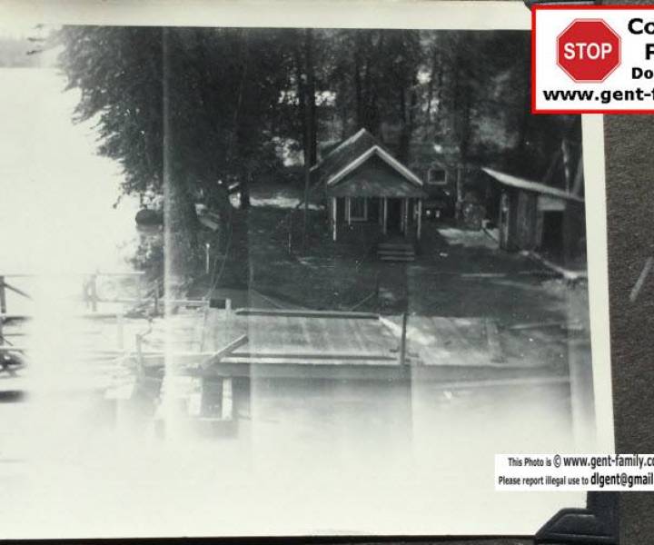 remo_ferry_1942_shows_buildings_at_one_end.jpg