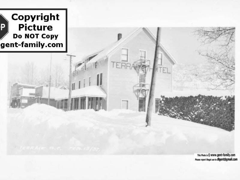terracehotel1937winter.jpg