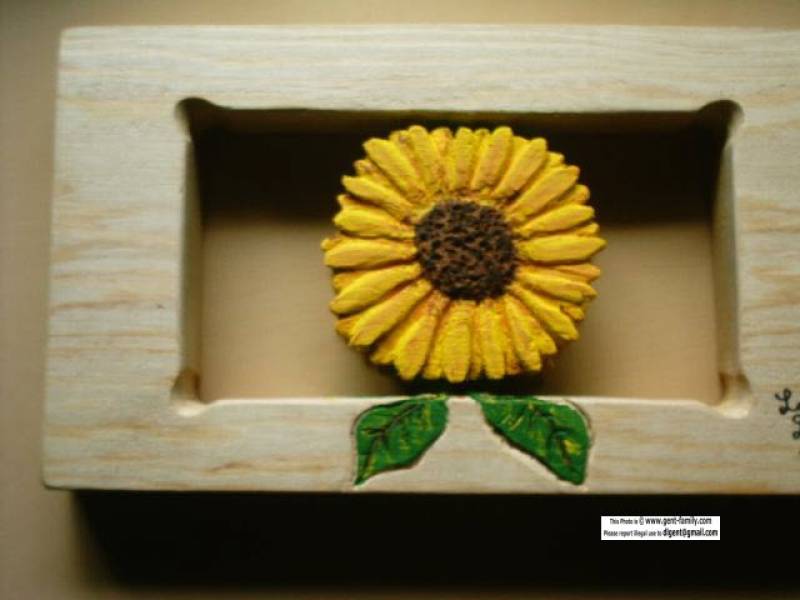 amber_s_sunflower_center_unfinished.jpg