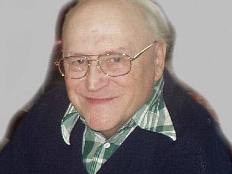 gesell_dennis_gesell_may_18_2003.jpg