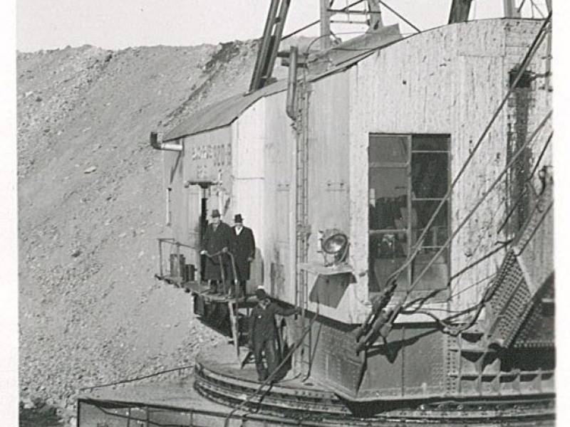 bienfaitbucyruserie320bshovel.jpg