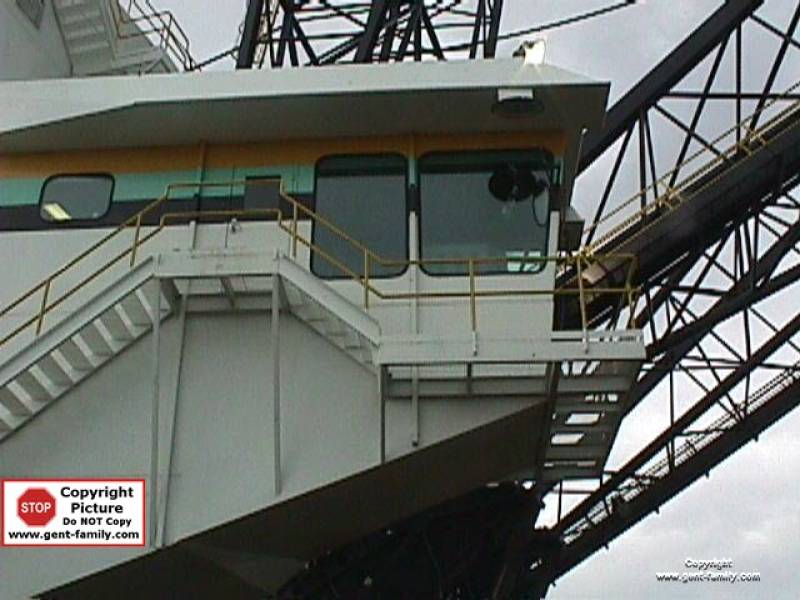 operatorscab9020.jpg