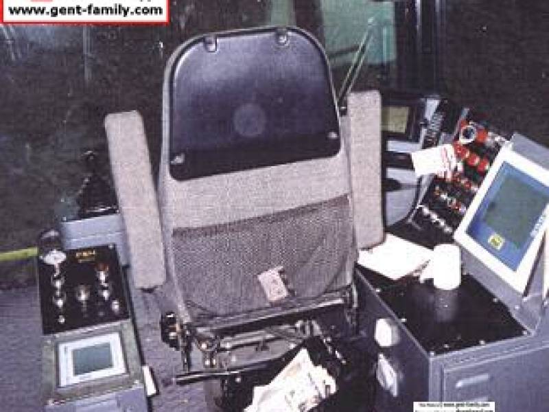 9020operatorscabfromrear.jpg