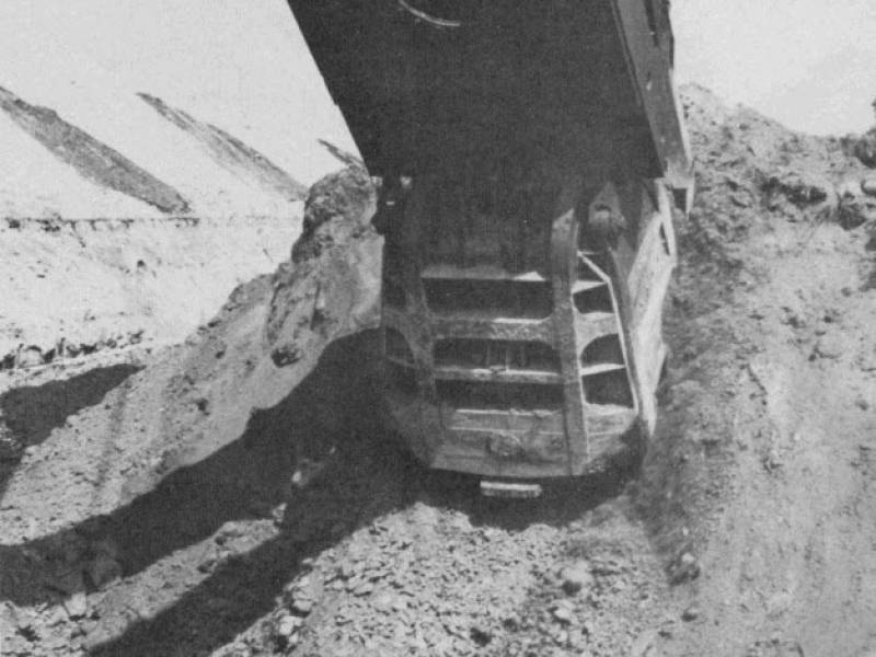 utility_coals_750b_shovel_bucket_bite.jpg
