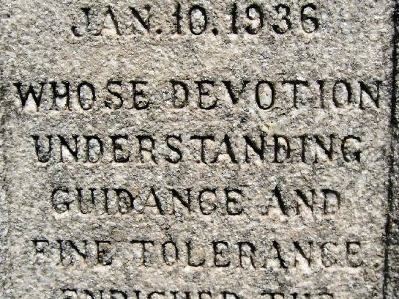 glennwoodtraerheadstone_small.jpg