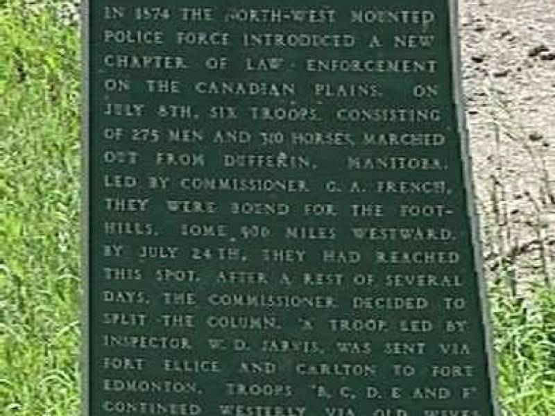 roche_percee_nwmp_cairn_closeup.jpg