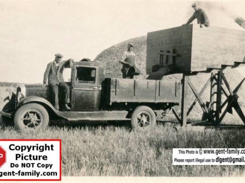 oct_1930_loading_grain_in_field.jpg