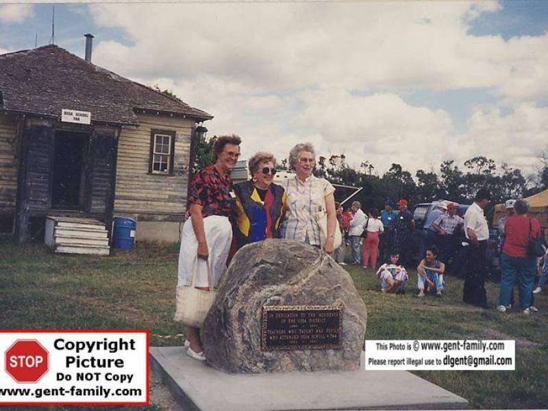ossa_school_picture_outside_1991_reunion.jpg