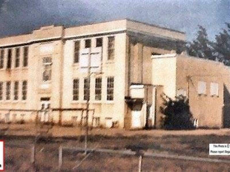 bienfaitwhiteschool1920.jpg