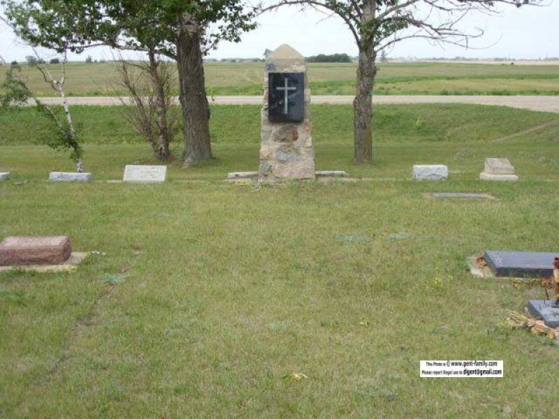military_section_monument_bienfait_sk_cemetery.jpg