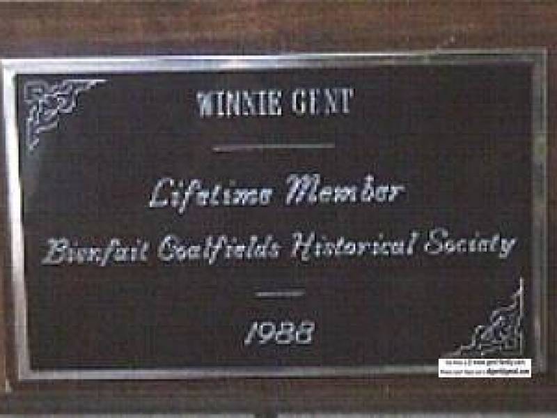 winniegentlifetimemeberplaque1988.jpg