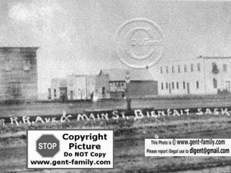 1915cornerrraveandmainst.jpg