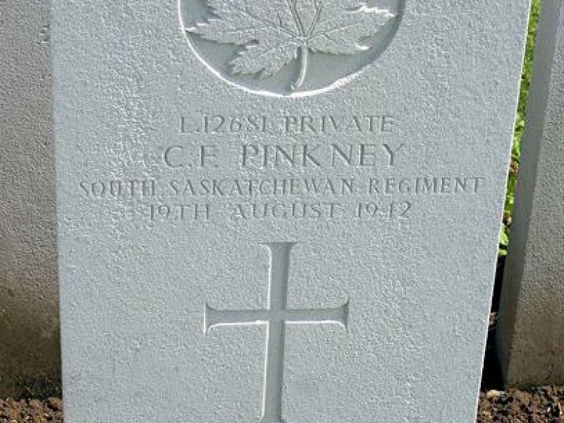 charlespinkneyheadstone.jpg