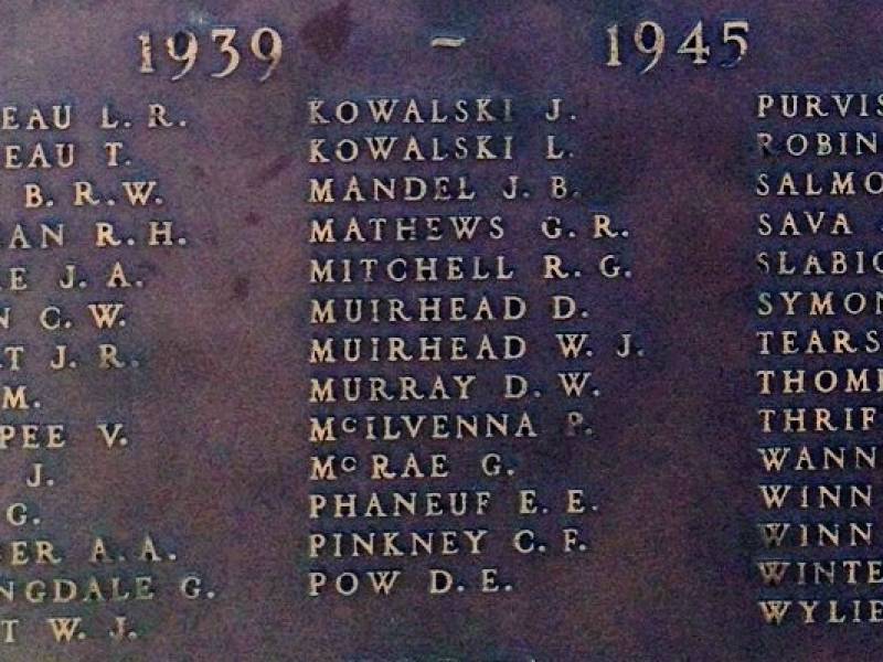 estevan_cenotaph_wwii_2013.jpg
