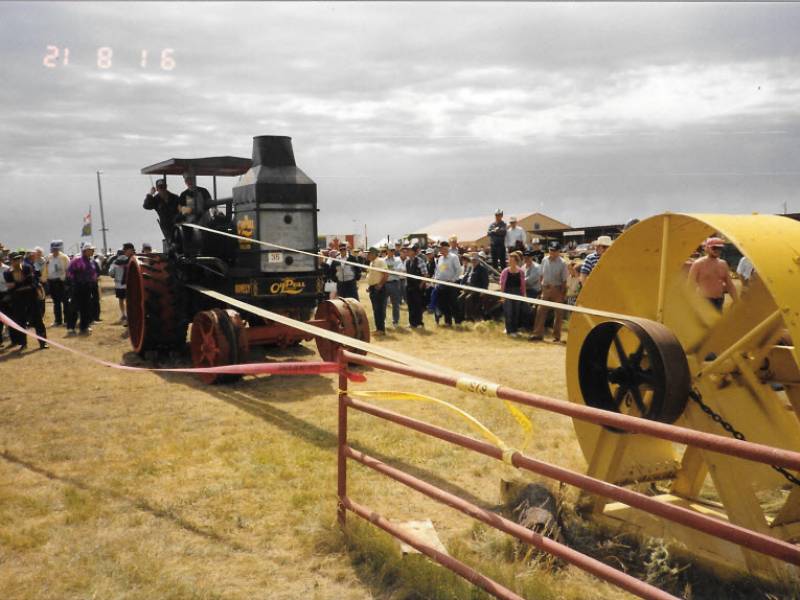 rumley_oil_pull_tractor_2.jpg