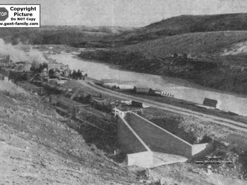 work_on_boundary_dam_1957.jpg