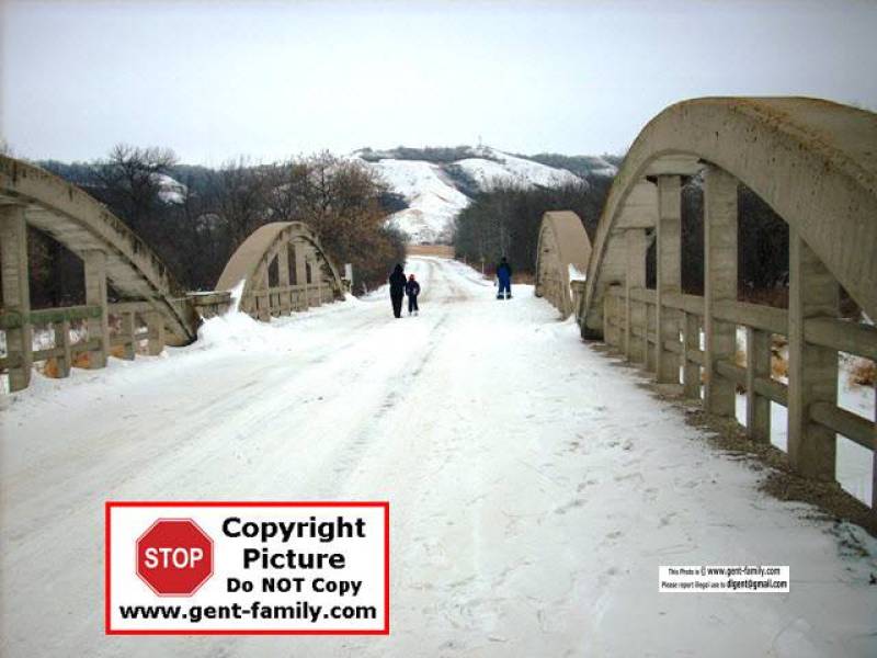 doublearchedbridgeonthequappelleriverathydefacingnorth2007.jpg