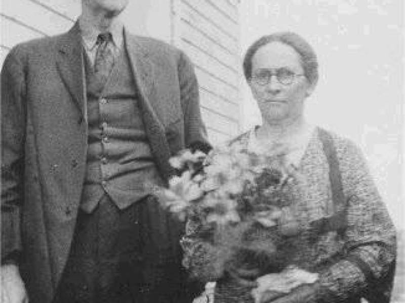 gusandmae30weddinganniv.jpg