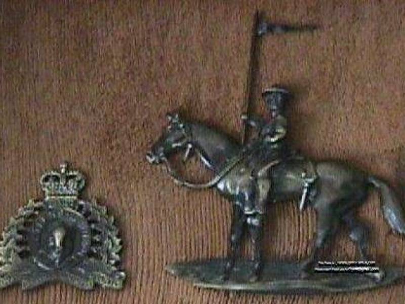 mountie_insignias.jpg