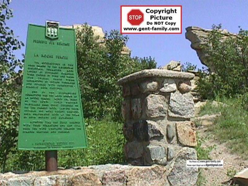 roche_percee_cairn_at_sandstone.jpg